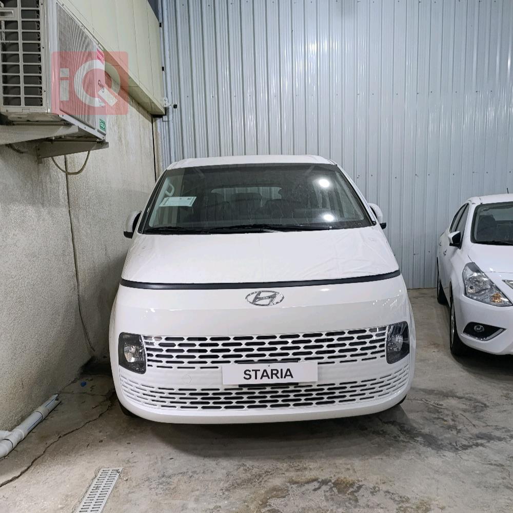 هیوندای ستاریا